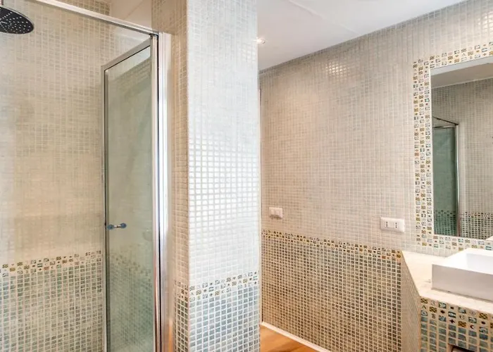 Deluxe One Bedroom Apartment, Perfect Location, Air Cond * Řím