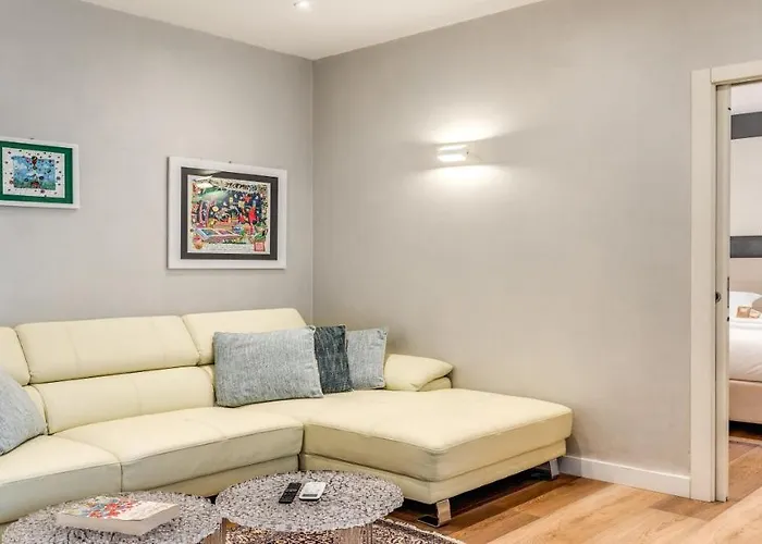 Deluxe One Bedroom Apartment, Perfect Location, Air Cond Apartmán